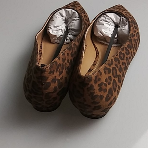Comfortview Olive Leopard Print flats - Picture 2 of 4